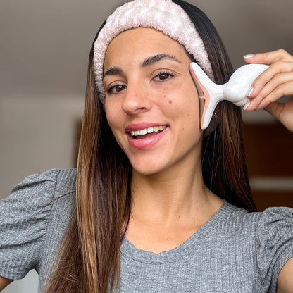 PowerLift™ 7 - Masajeador Facial EMS con 7 Luces LED y Reductor de Papada + Sérum
